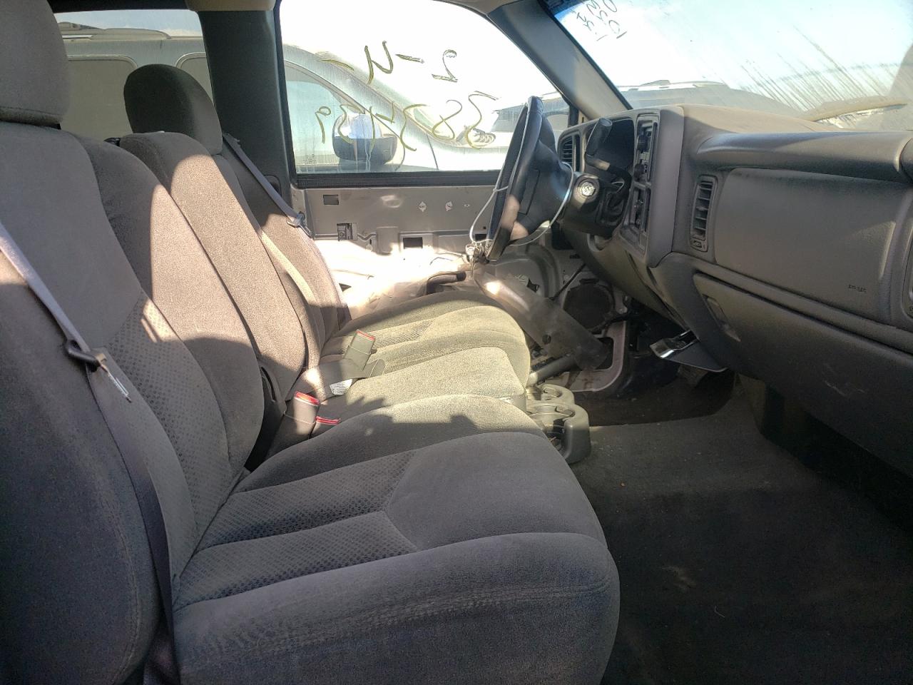 Photo 5 from auction – 2004 CHEVROLET SILVERADO with VIN 2GCEC19T241405383