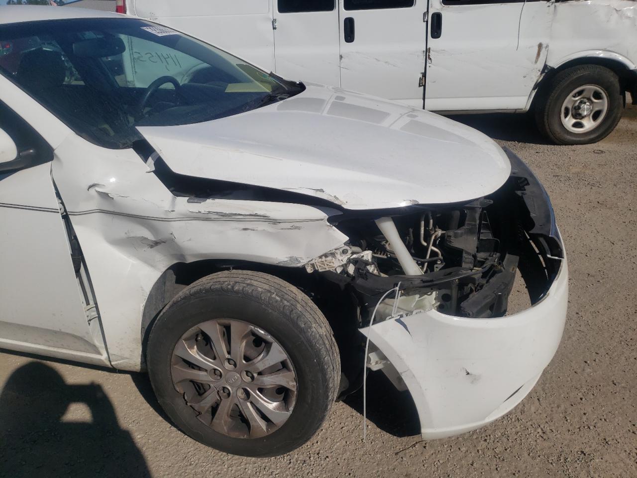 Photo 9 from auction – 2010 KIA FORTE EX with VIN KNAFU4A2XA5850452