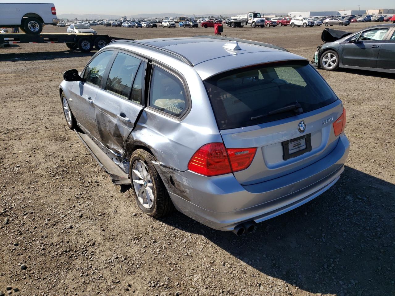 Zdjęcie 3 z aukcji – 2011 BMW 328 I z VIN WBAUT9C57BA191494