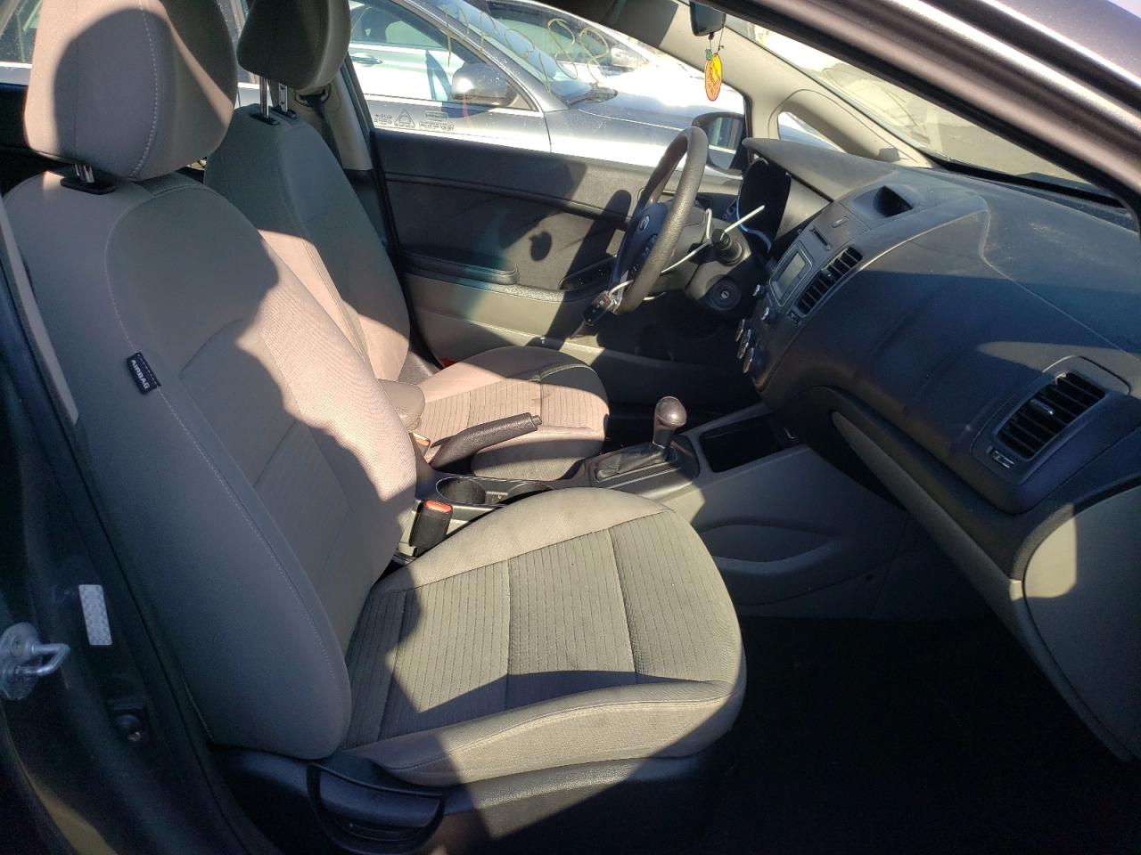 Photo 5 from auction – 2016 KIA FORTE LX with VIN KNAFX4A62G5477880