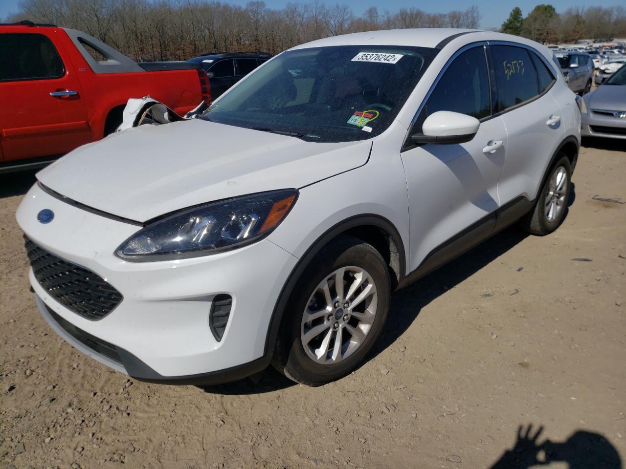Photo 2 from auction – 2020 FORD ESCAPE SE with VIN 1FMCU0G66LUA31421