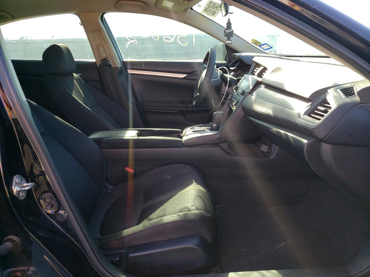 Photo 5 from auction – 2017 HONDA CIVIC LX with VIN 19XFC2F54HE053965