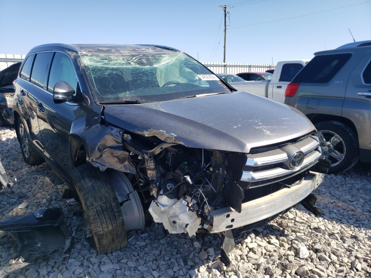 TOYOTA HIGHLANDER 2018 with VIN 5TDDZRFH6JS498955 - Photo from auction