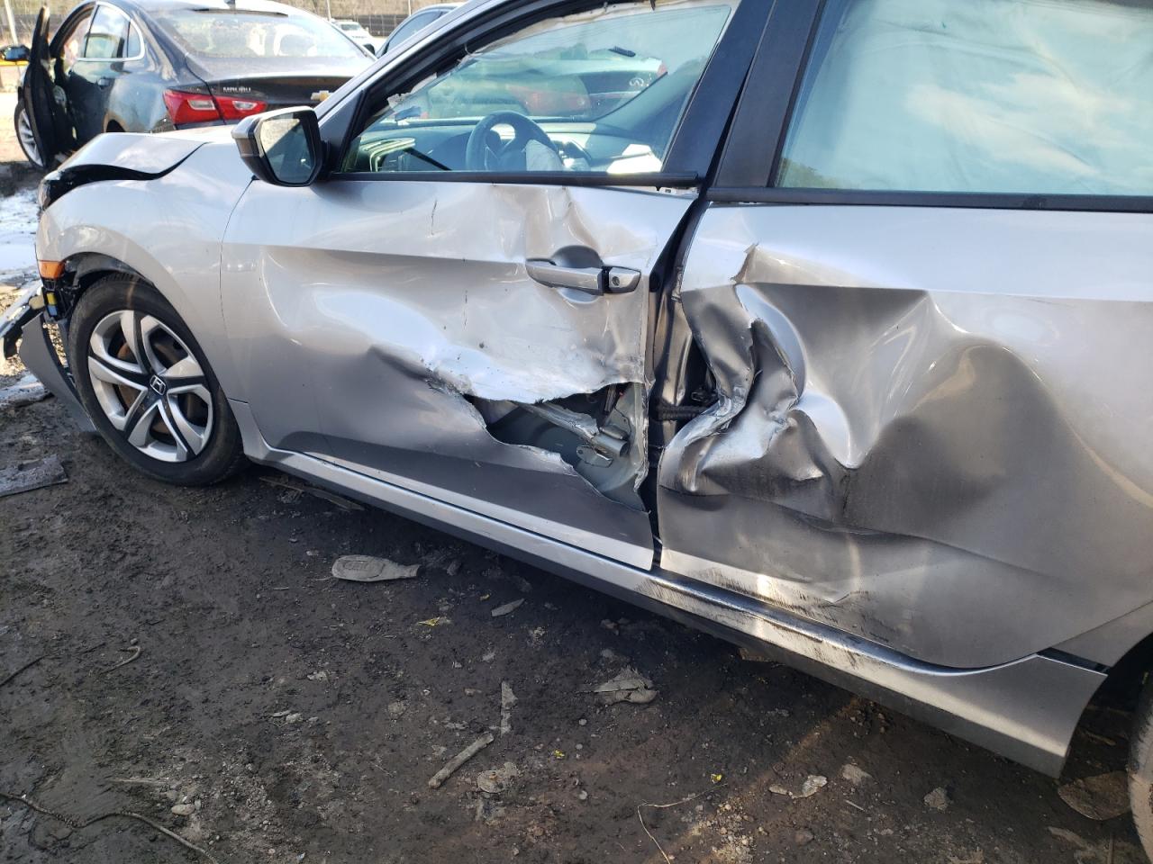 Photo 9 from auction – 2017 HONDA CIVIC LX with VIN 19XFC2F55HE223752
