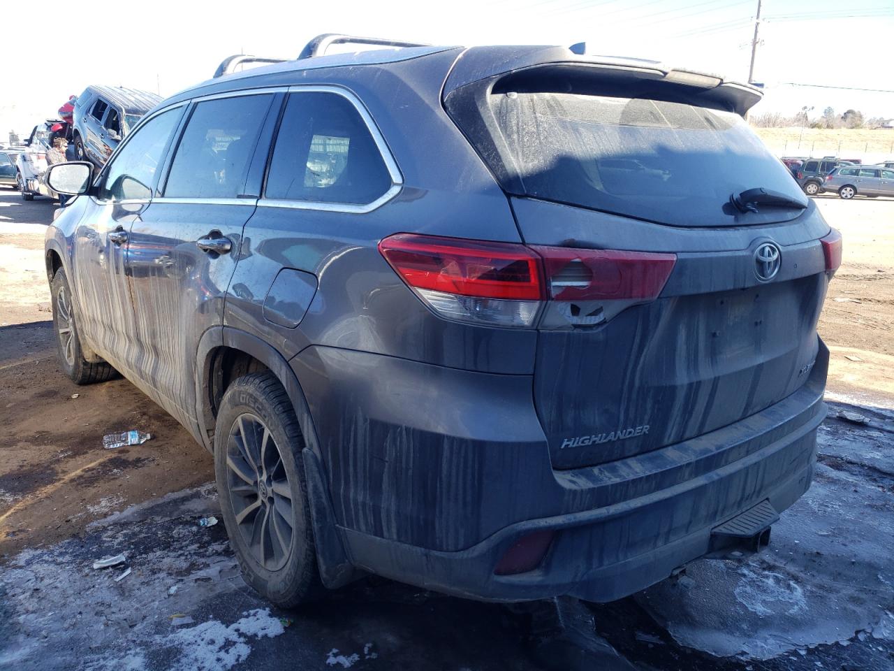 Photo 3 from auction – 2018 TOYOTA HIGHLANDER with VIN 5TDJZRFH2JS524373