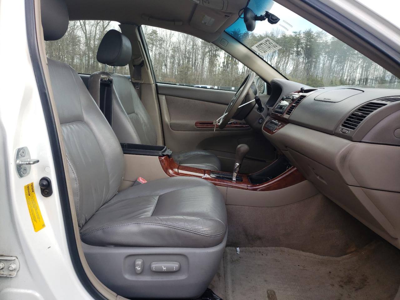 Photo 5 from auction – 2004 TOYOTA CAMRY LE with VIN 4T1BE30K44U305069