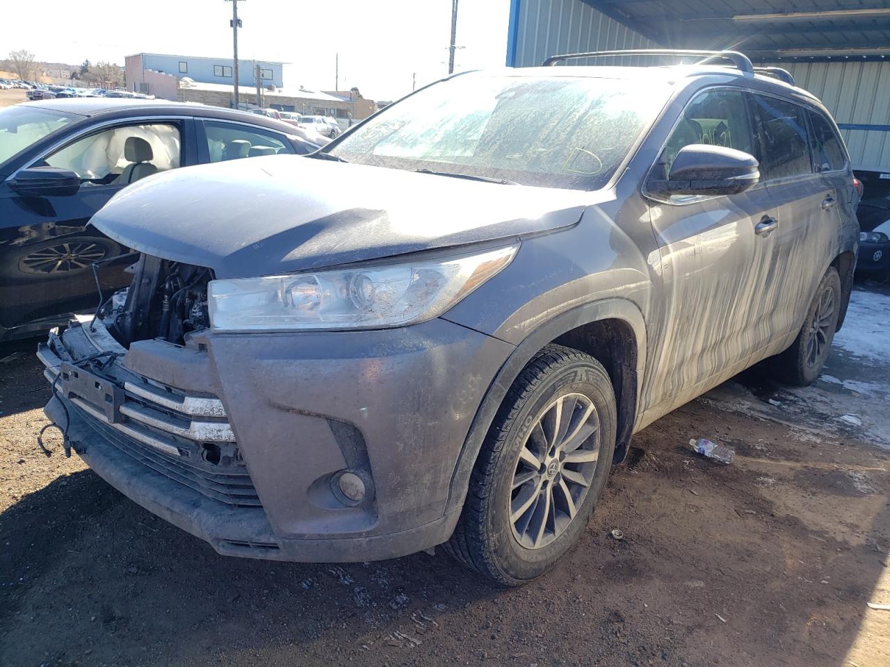 Photo 2 from auction – 2018 TOYOTA HIGHLANDER with VIN 5TDJZRFH2JS524373