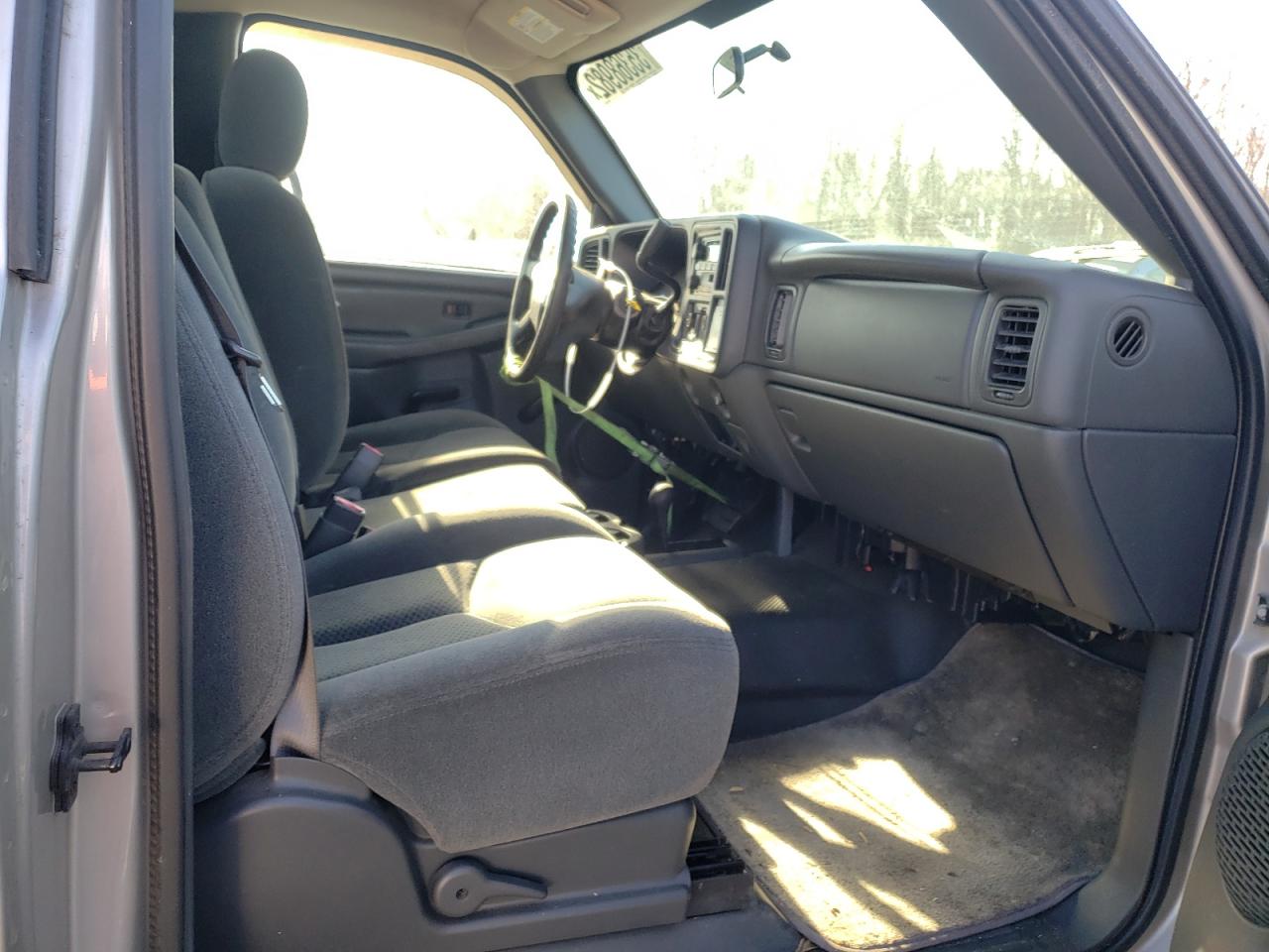 Photo 5 from auction – 2004 CHEVROLET SILVERADO with VIN 1GCHK24U84E165728