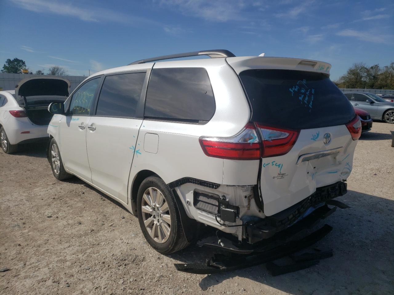 Photo 3 from auction – 2016 TOYOTA SIENNA XLE with VIN 5TDYK3DC0GS723969