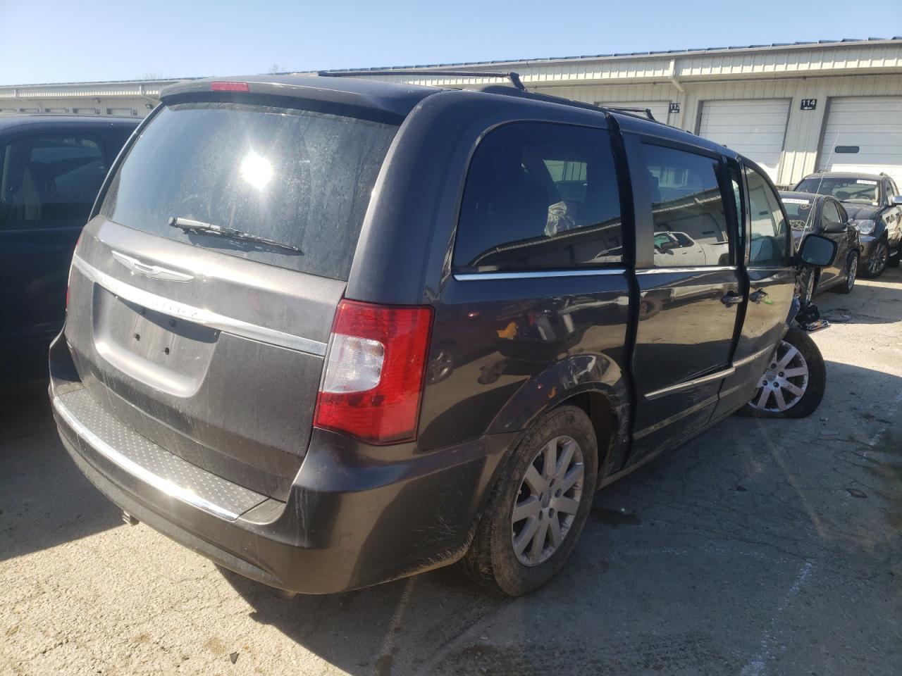 Photo 4 from auction – 2015 CHRYSLER TOWN & COU with VIN 2C4RC1BG5FR560464