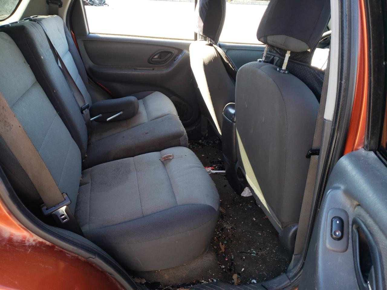 Photo 6 from auction – 2005 FORD ESCAPE XLS with VIN 1FMYU02Z85KD87004