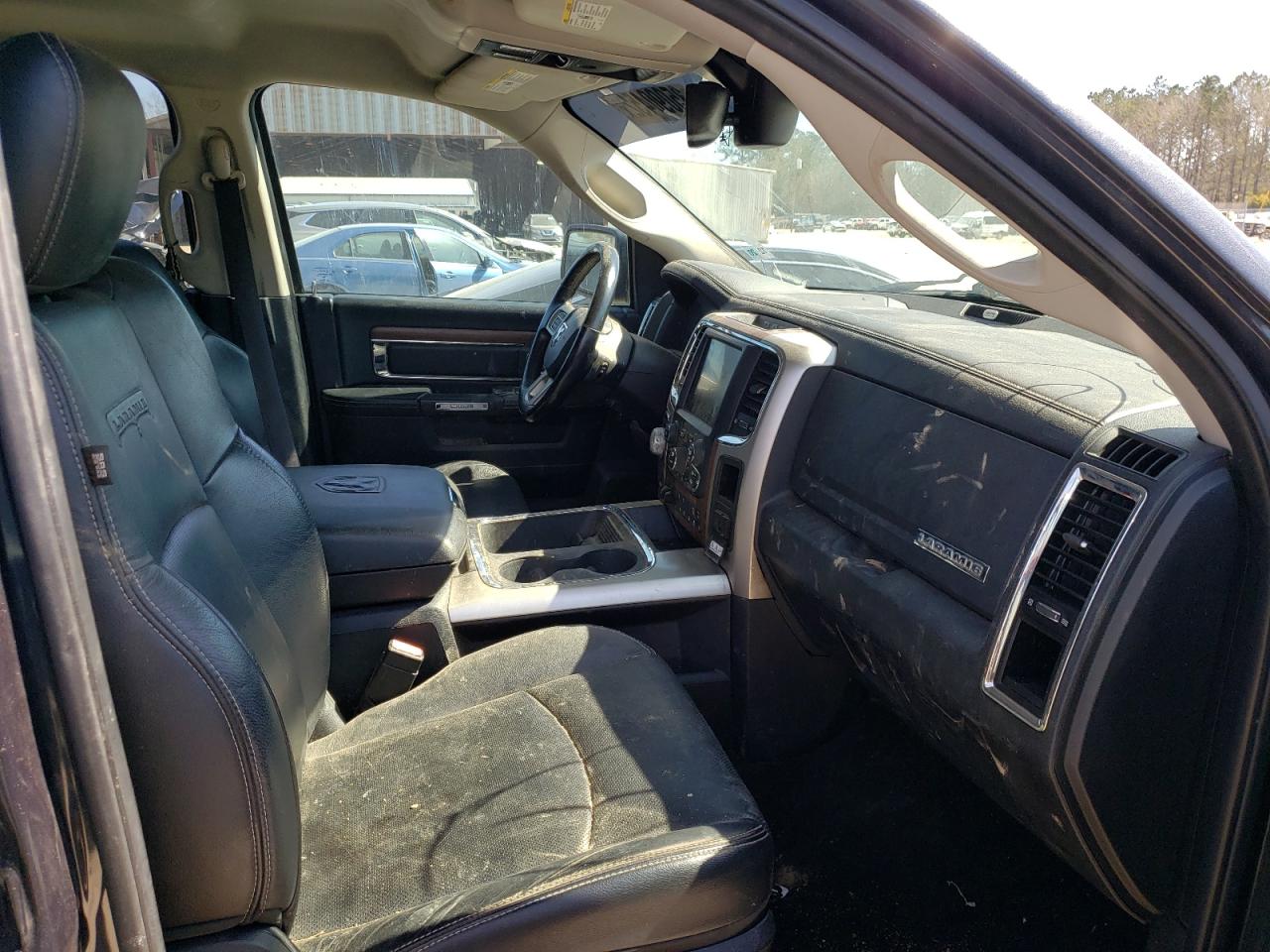 Foto 5 de la subasta – 2015 RAM 1500 LARAM con VIN 1C6RR7NT6FS758941