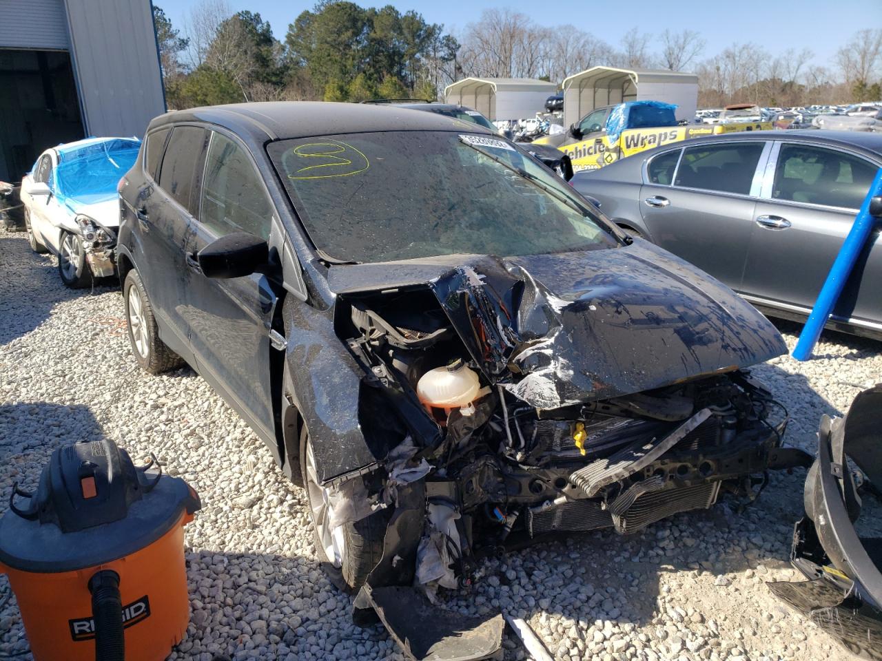 FORD ESCAPE SE 2017 with VIN 1FMCU0GD5HUB54035 - Photo from auction