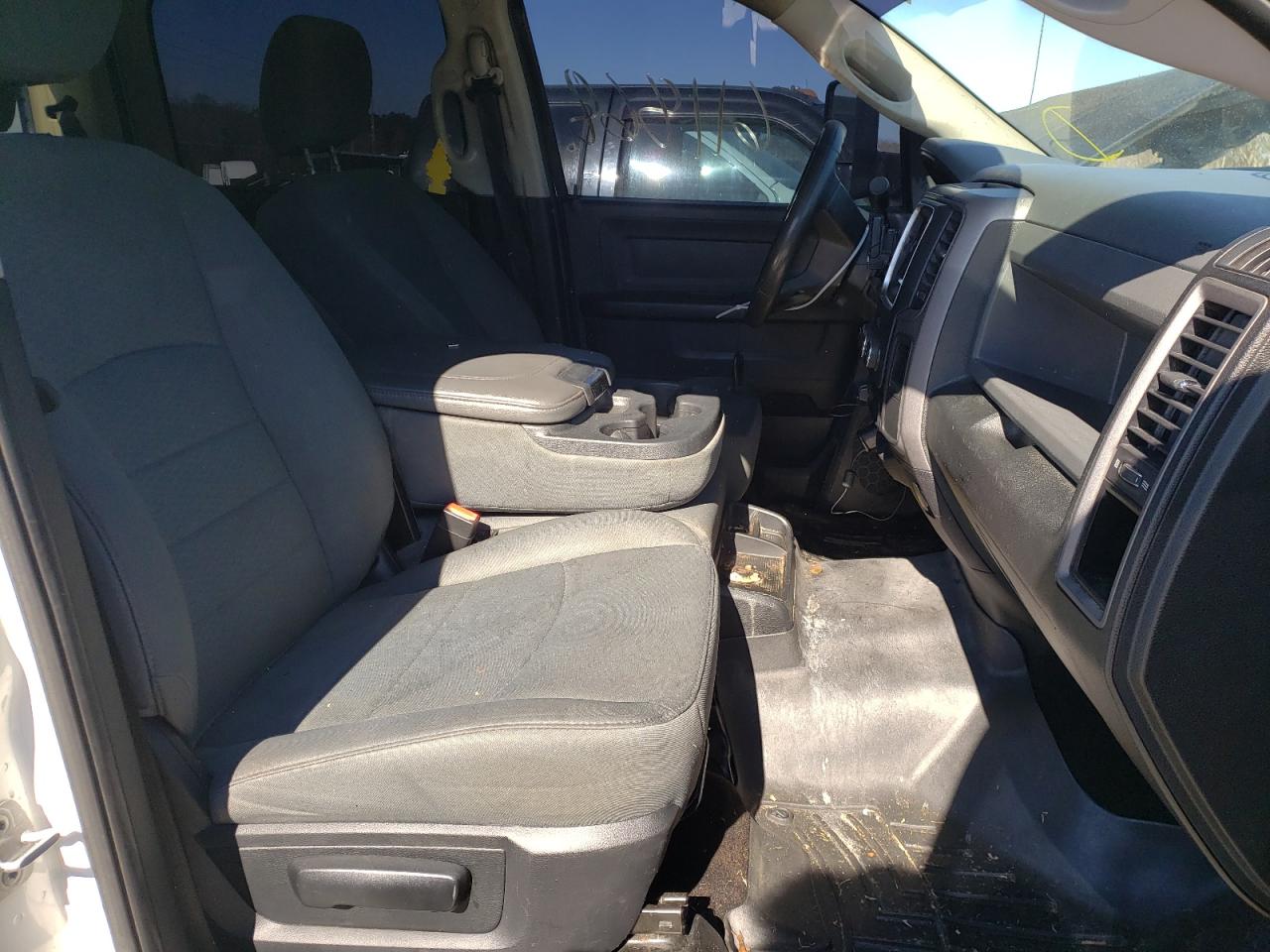 Photo 5 from auction – 2014 RAM 3500 ST with VIN 3C63RRGL2EG239373