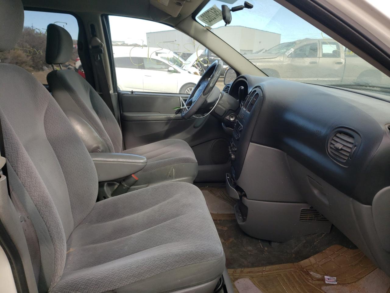 Photo 5 from auction – 2005 DODGE GRAND CARA with VIN 1D4GP24R55B180850