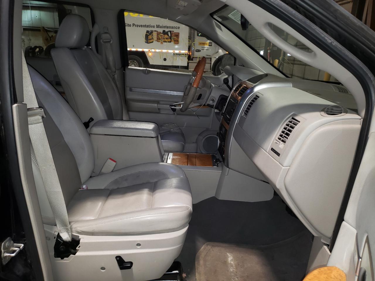 Photo 5 from auction – 2007 CHRYSLER ASPEN LIMI with VIN 1A8HW582X7F582855