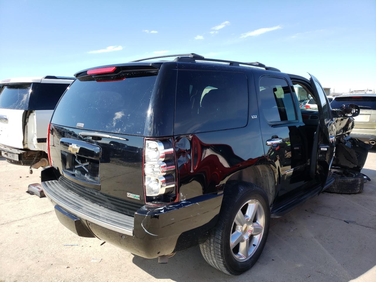 Photo 4 from auction – 2011 CHEVROLET TAHOE C150 with VIN 1GNSCCE05BR212022