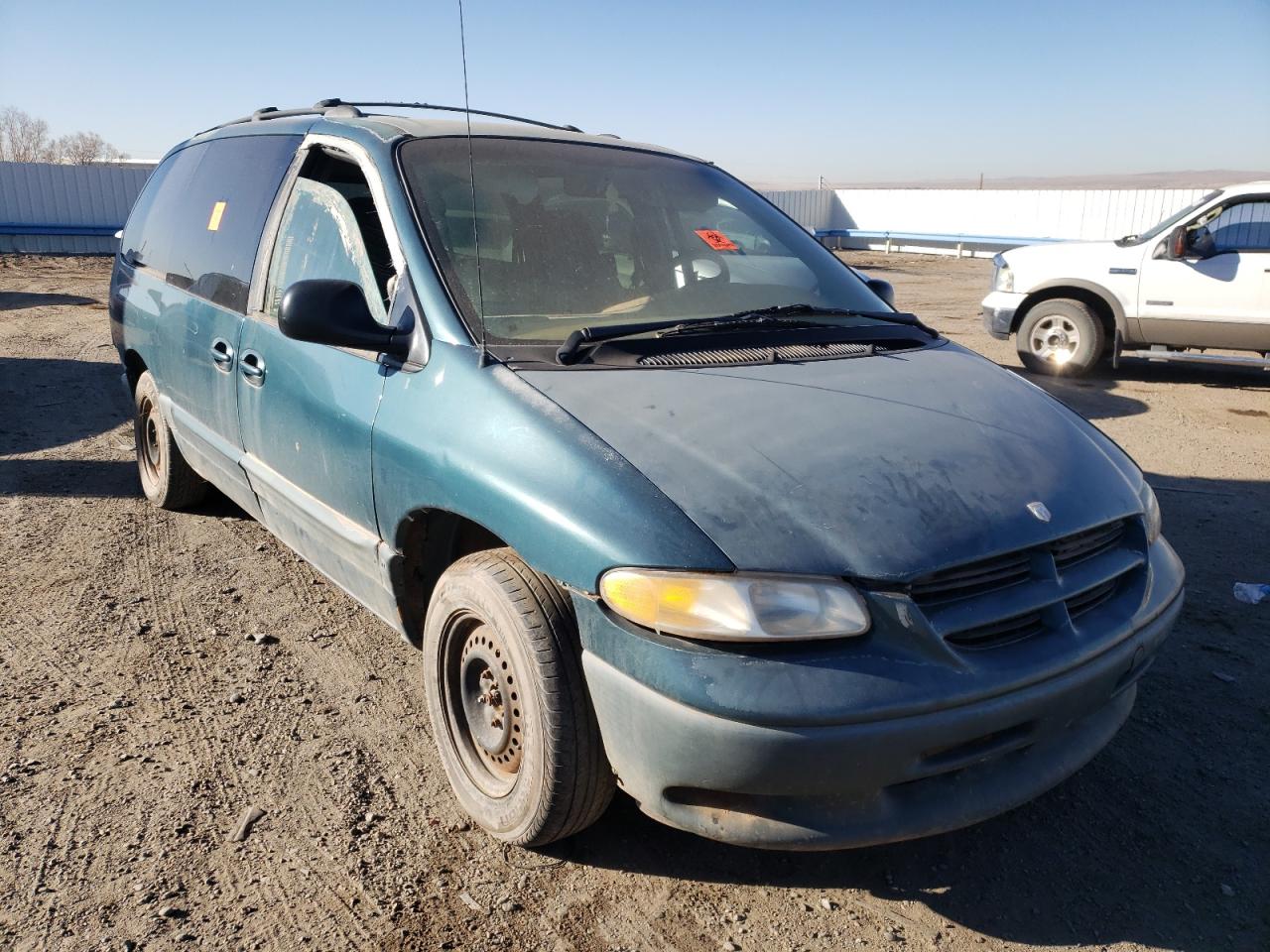 DODGE GRAND CARA 2000 with VIN 1B4GP44G4YB739328 - Photo from auction