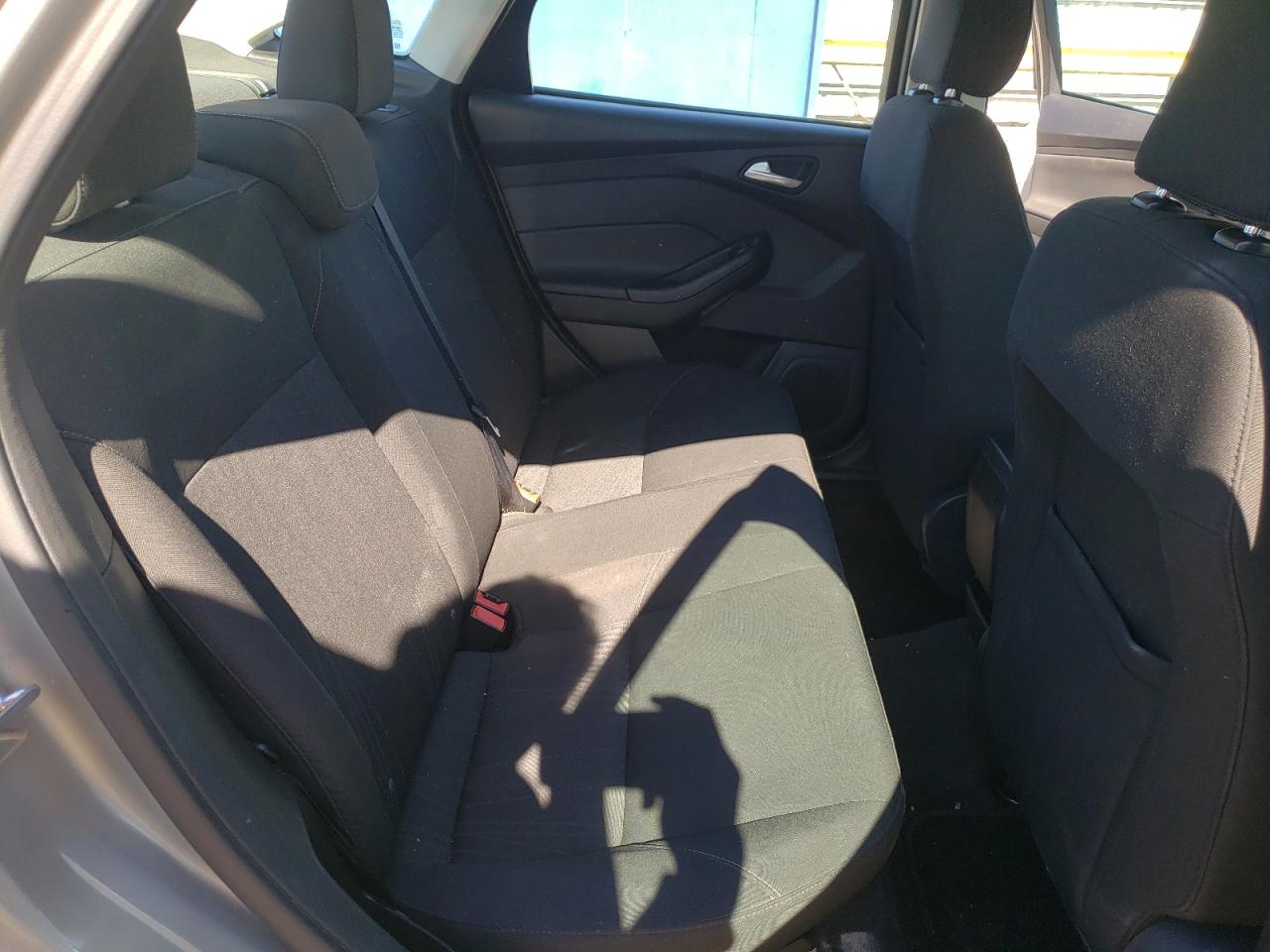 Photo 6 from auction – 2016 FORD FOCUS SE with VIN 1FADP3F22GL325299