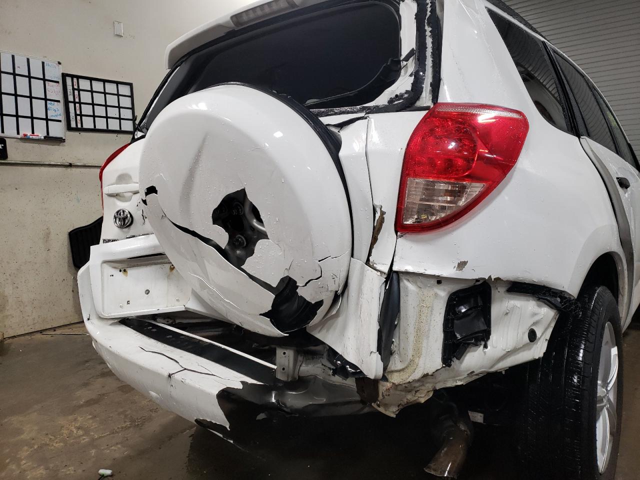 Photo 9 from auction – 2007 TOYOTA RAV4 with VIN JTMZD33V975046332