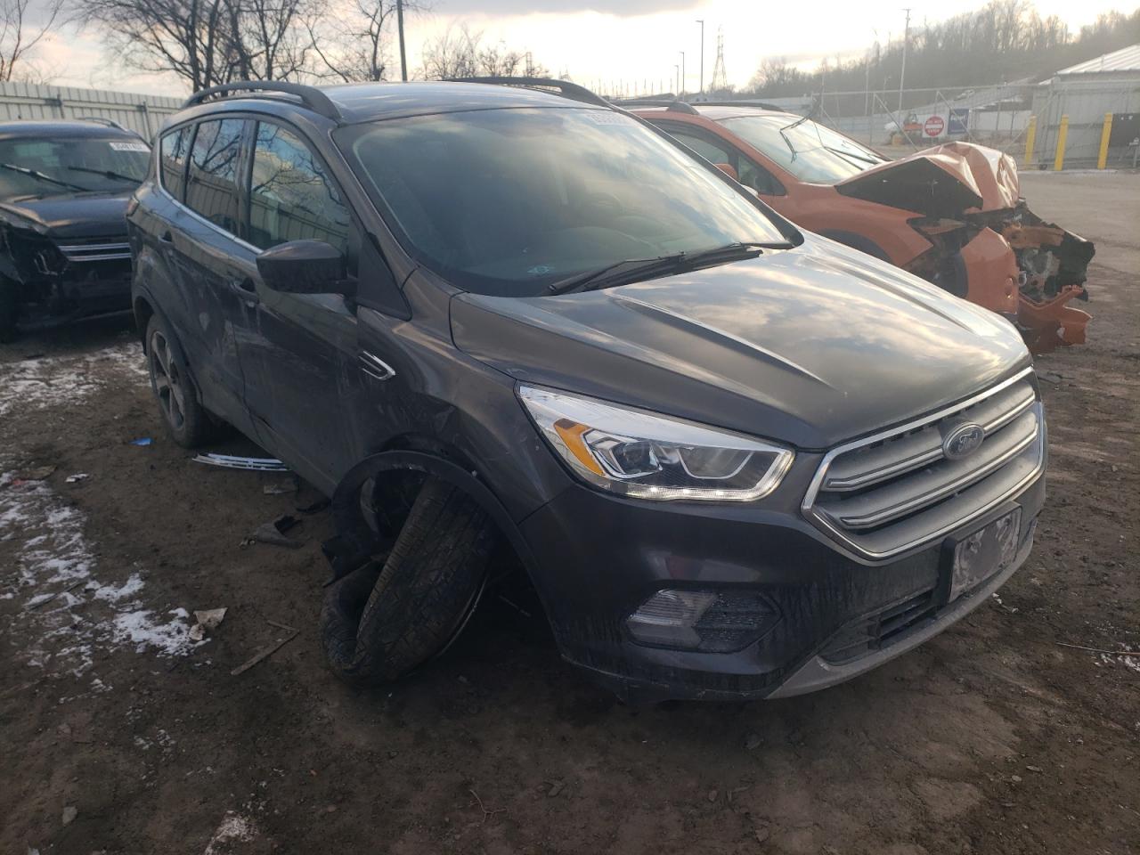 FORD ESCAPE SE 2017 with VIN 1FMCU9GD3HUD64671 - Photo from auction
