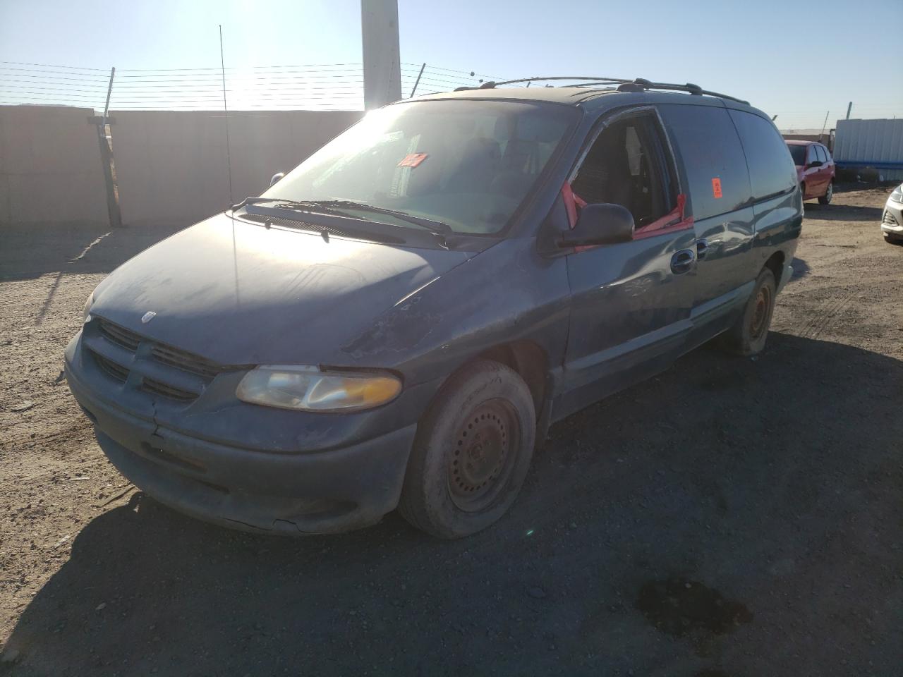 Photo 2 from auction – 2000 DODGE GRAND CARA with VIN 1B4GP44G4YB739328