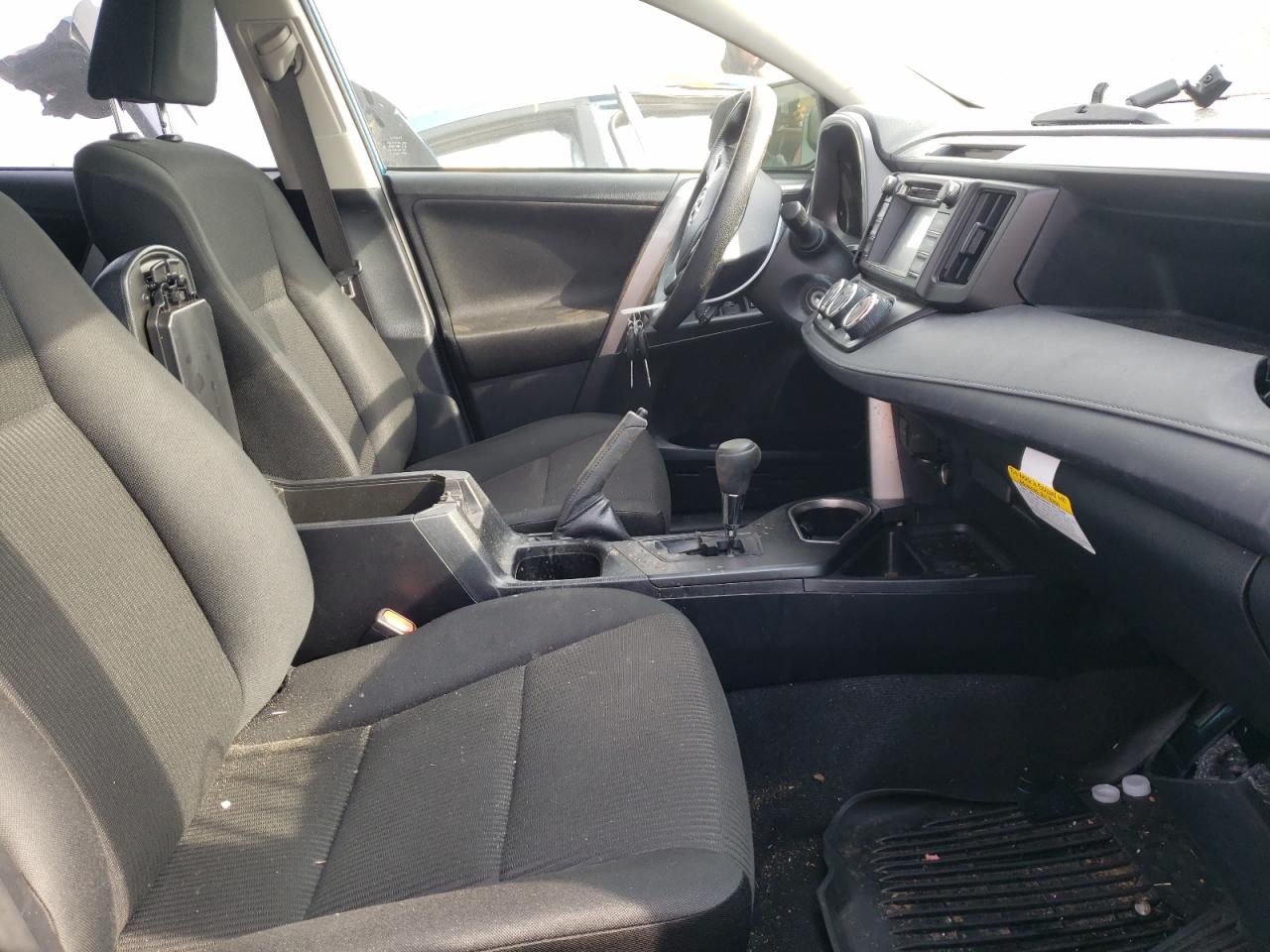 Photo 5 from auction – 2017 TOYOTA RAV4 LE with VIN JTMBFREV0HD205158