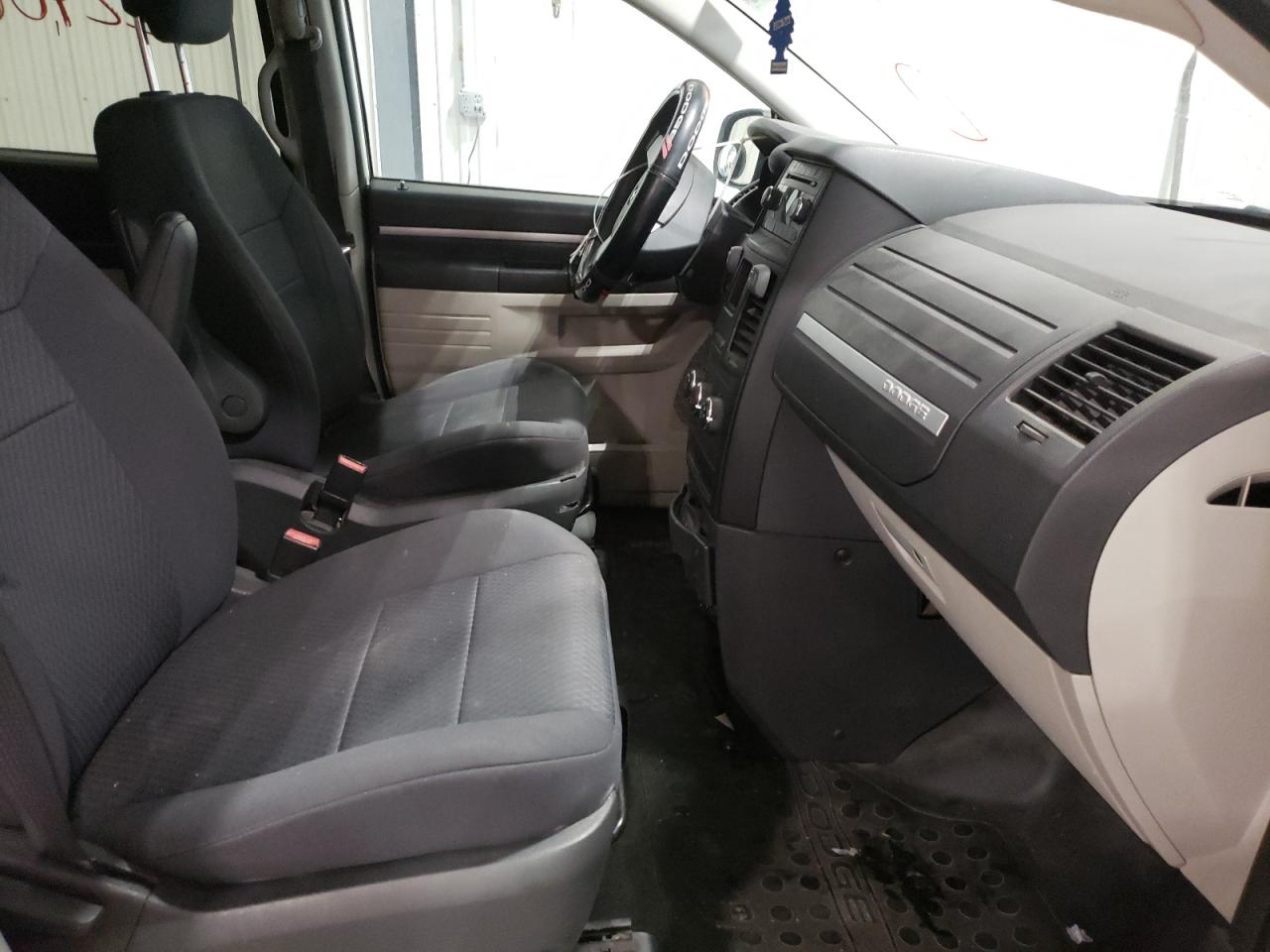 Photo 5 from auction – 2010 DODGE GRAND CARA with VIN 2D4CN1AE5AR352242