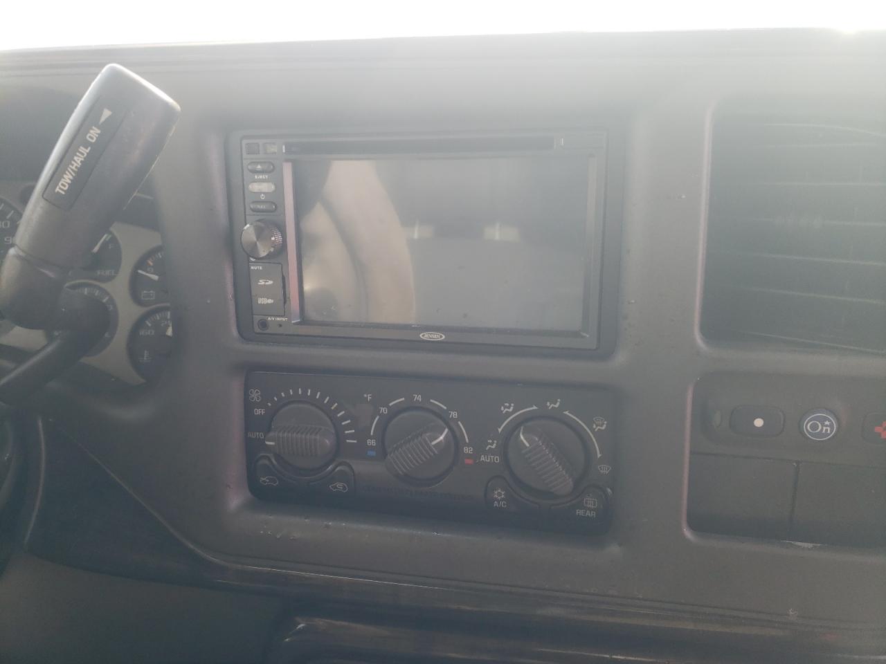 Photo 9 from auction – 2002 GMC DENALI with VIN 1GKEK63U22J291734