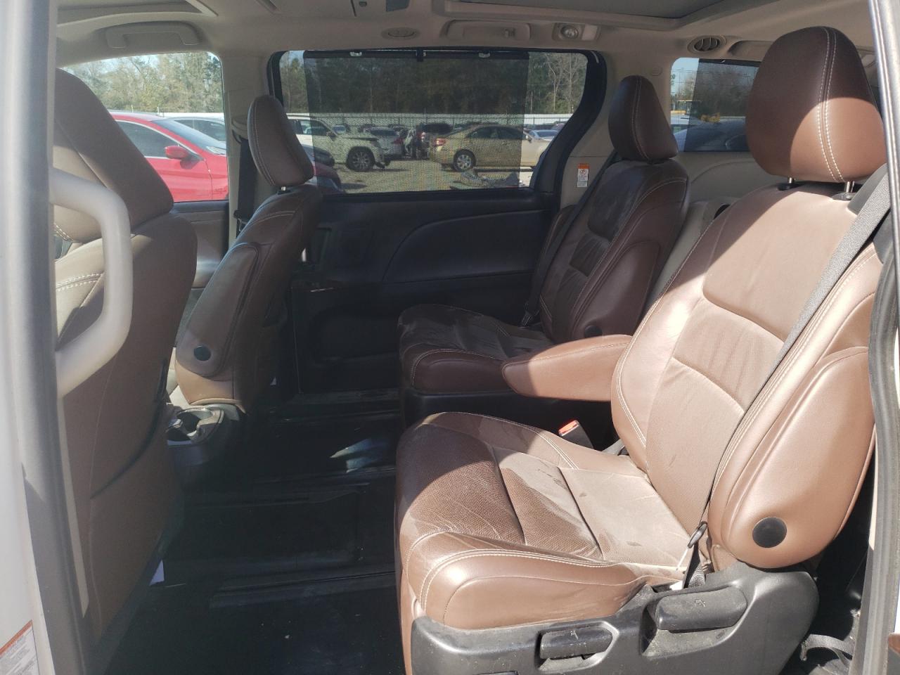 Photo 6 from auction – 2016 TOYOTA SIENNA XLE with VIN 5TDYK3DC0GS723969
