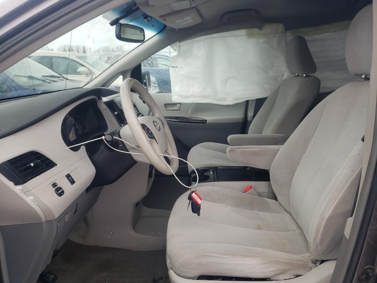 Photo 5 from auction – 2011 TOYOTA SIENNA LE with VIN 5TDKK3DC3BS057222