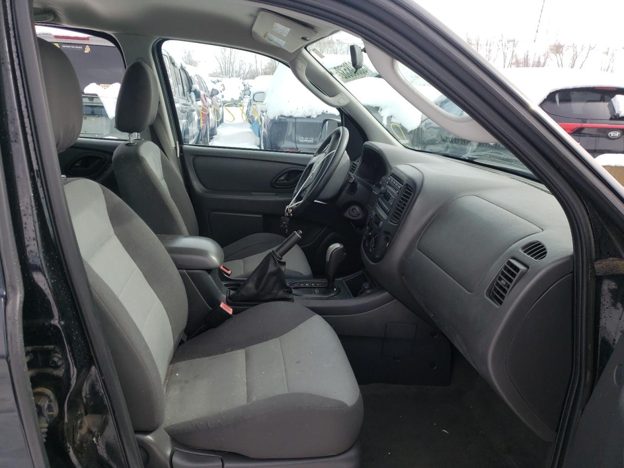 Photo 5 from auction – 2006 FORD ESCAPE XLS with VIN 1FMYU02Z16KD55433