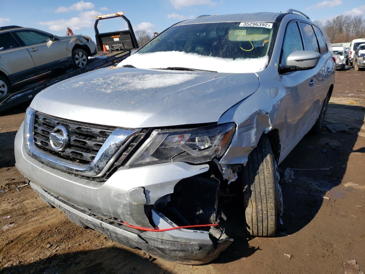 Photo 2 from auction – 2018 NISSAN PATHFINDER with VIN 5N1DR2MN7JC645569
