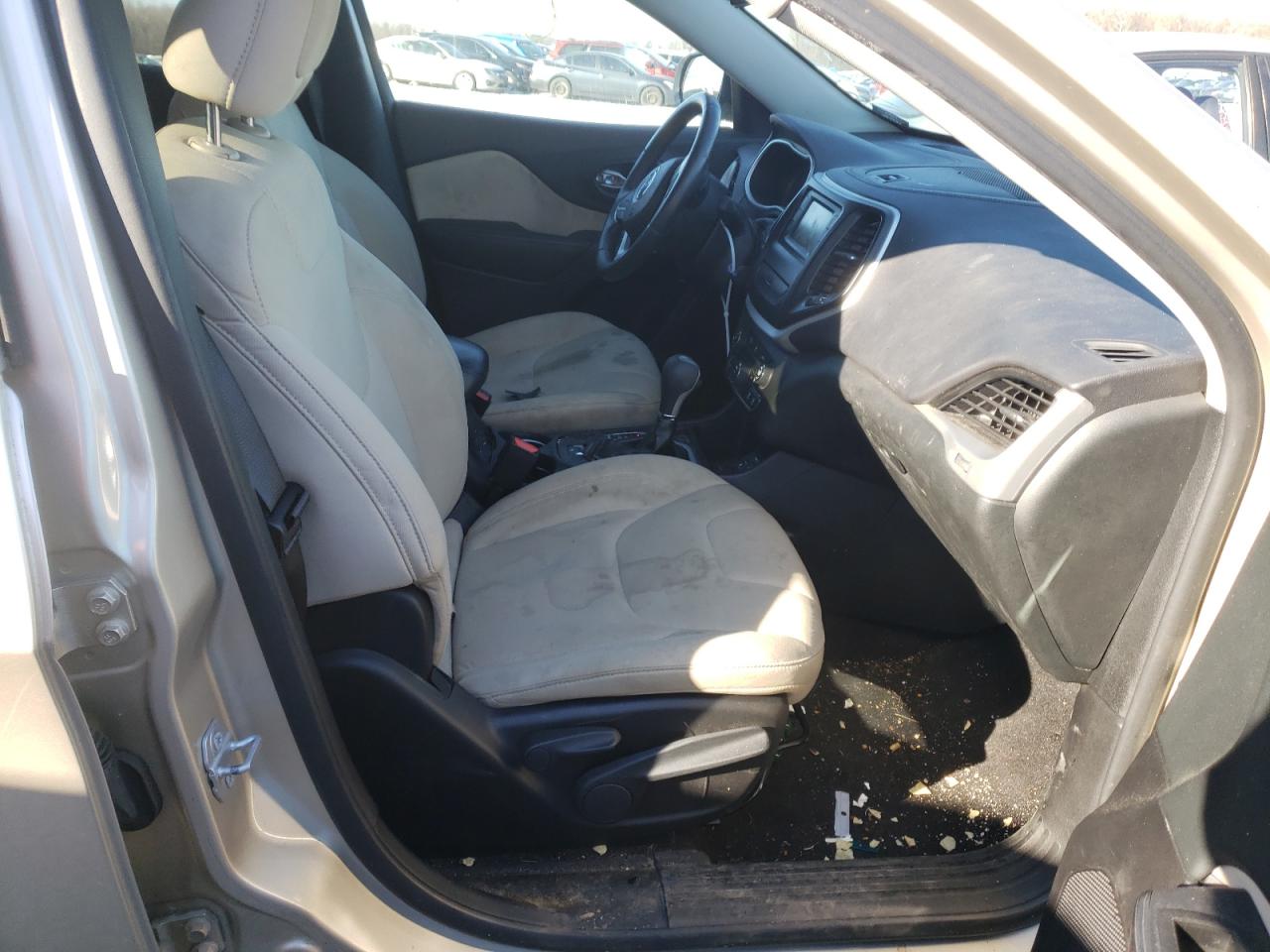 Photo 5 from auction – 2015 JEEP CHEROKEE L with VIN 1C4PJLCBXFW616451