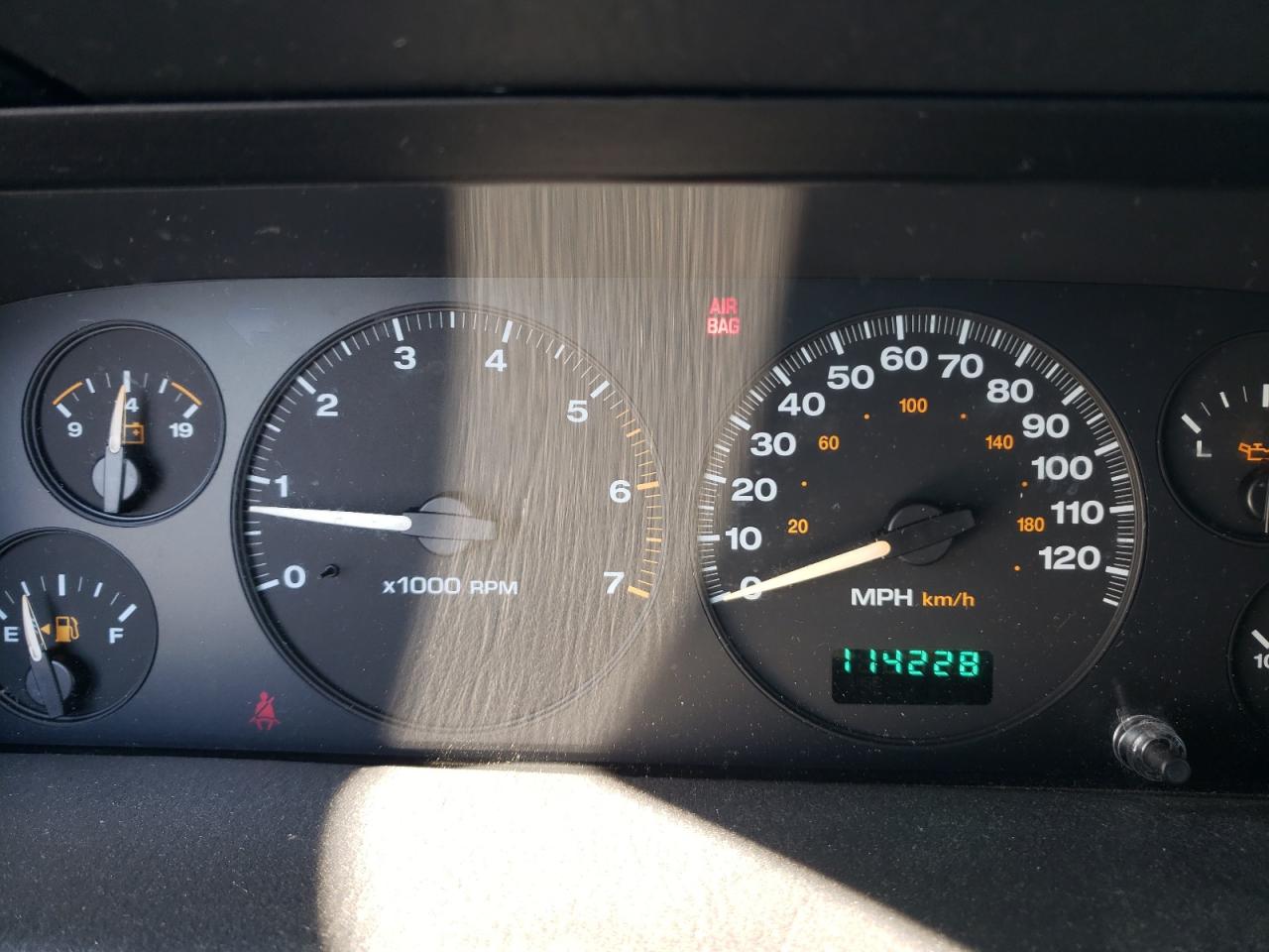 Photo 8 from auction – 2004 JEEP GRAND CHER with VIN 1J4GW48N44C405409