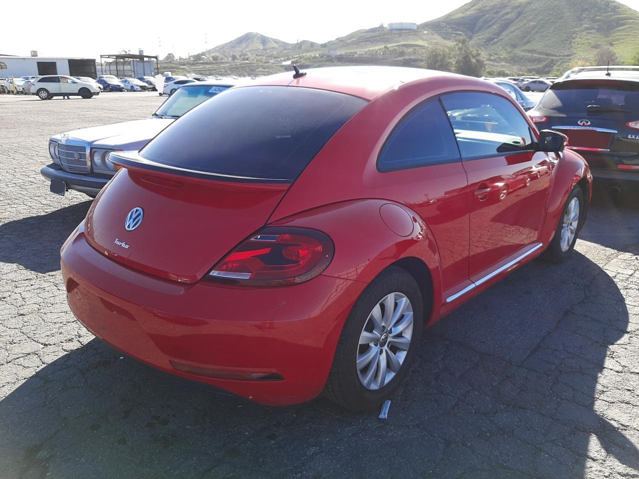 Photo 4 from auction – 2019 VOLKSWAGEN BEETLE S with VIN 3VWFD7AT3KM712418