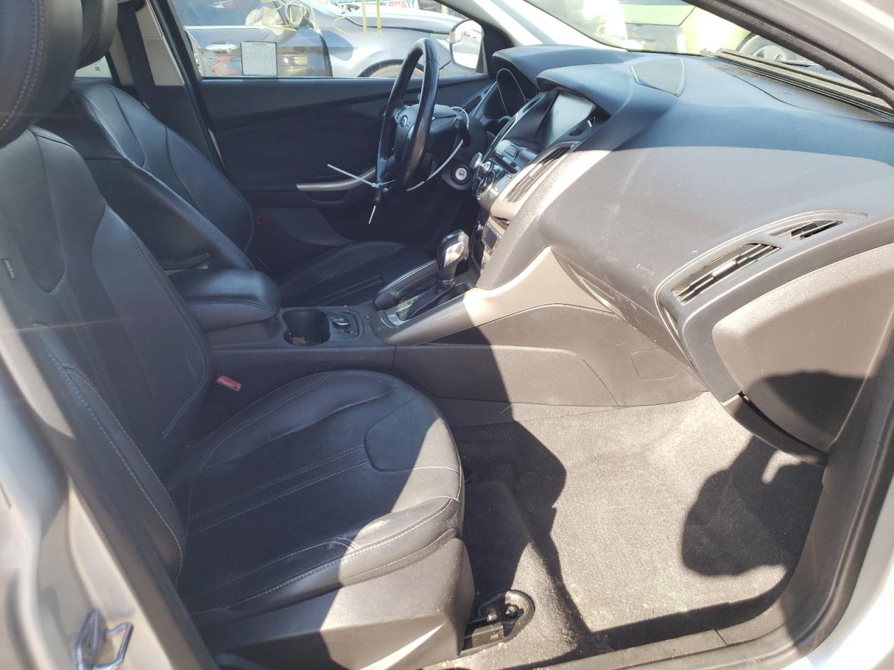 Photo 5 from auction – 2012 FORD FOCUS SEL with VIN 1FAHP3M25CL435696