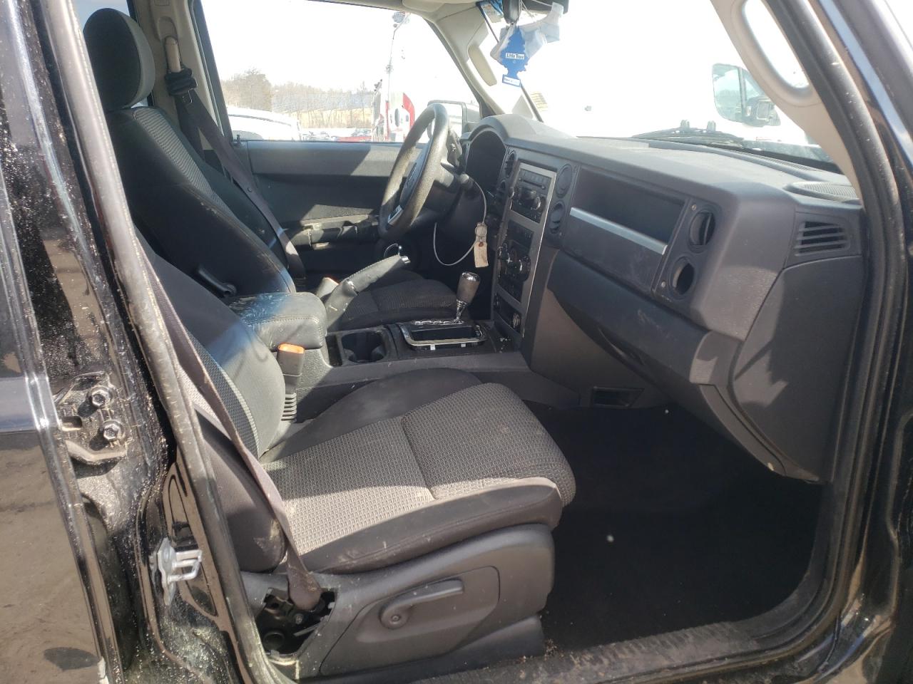 Photo 5 from auction – 2010 JEEP COMMANDER with VIN 1J4RG4GKXAC101591