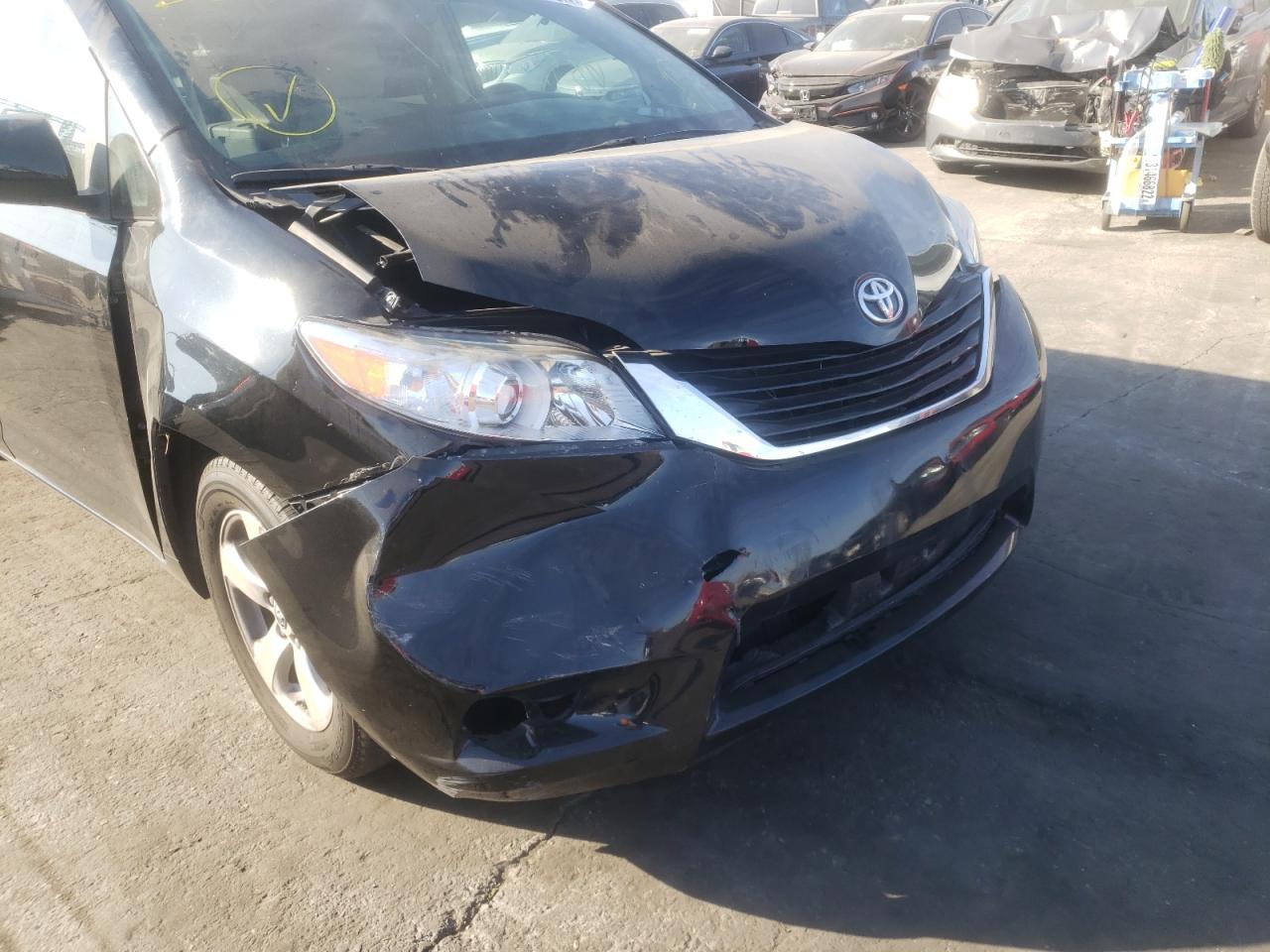 Photo 9 from auction – 2017 TOYOTA SIENNA LE with VIN 5TDKZ3DC9HS852182
