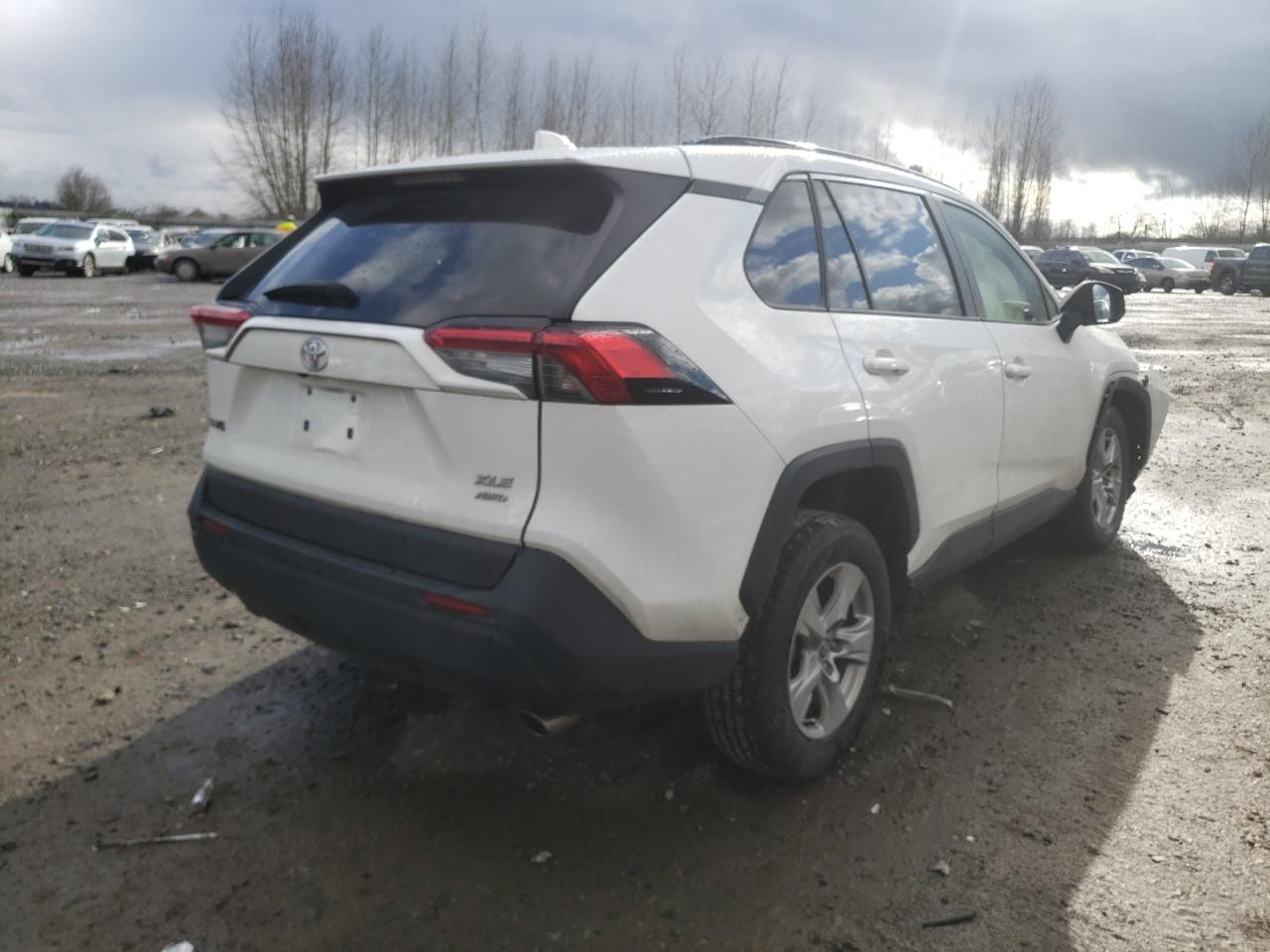 Photo 4 from auction – 2020 TOYOTA RAV4 XLE with VIN JTMP1RFV1LD525357