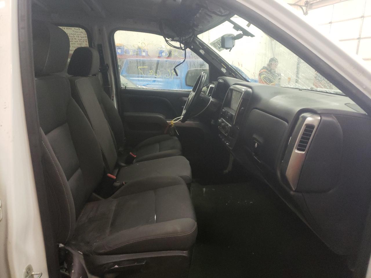 Photo 5 from auction – 2016 CHEVROLET SILVERADO with VIN 3GCUKREC2GG189579