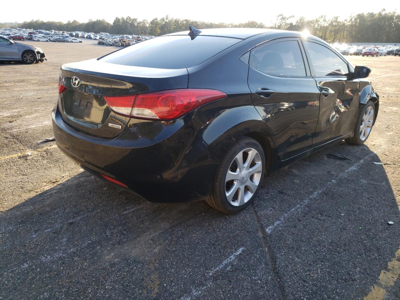 Photo 4 from auction – 2012 HYUNDAI ELANTRA GL with VIN KMHDH4AE2CU274059