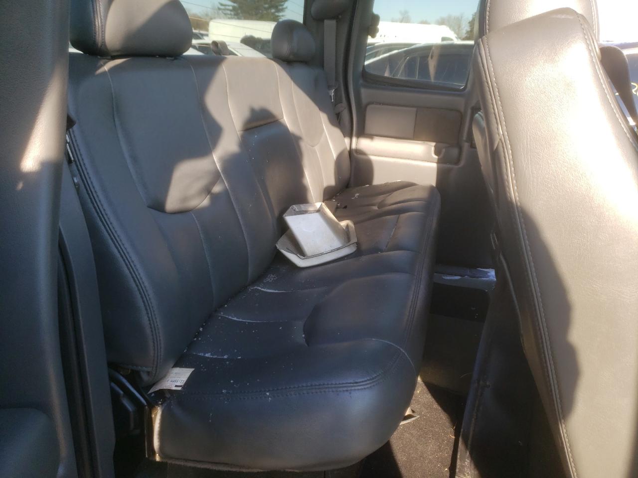 Photo 6 from auction – 2004 CHEVROLET SILVERADO with VIN 2GCEK19N141230662