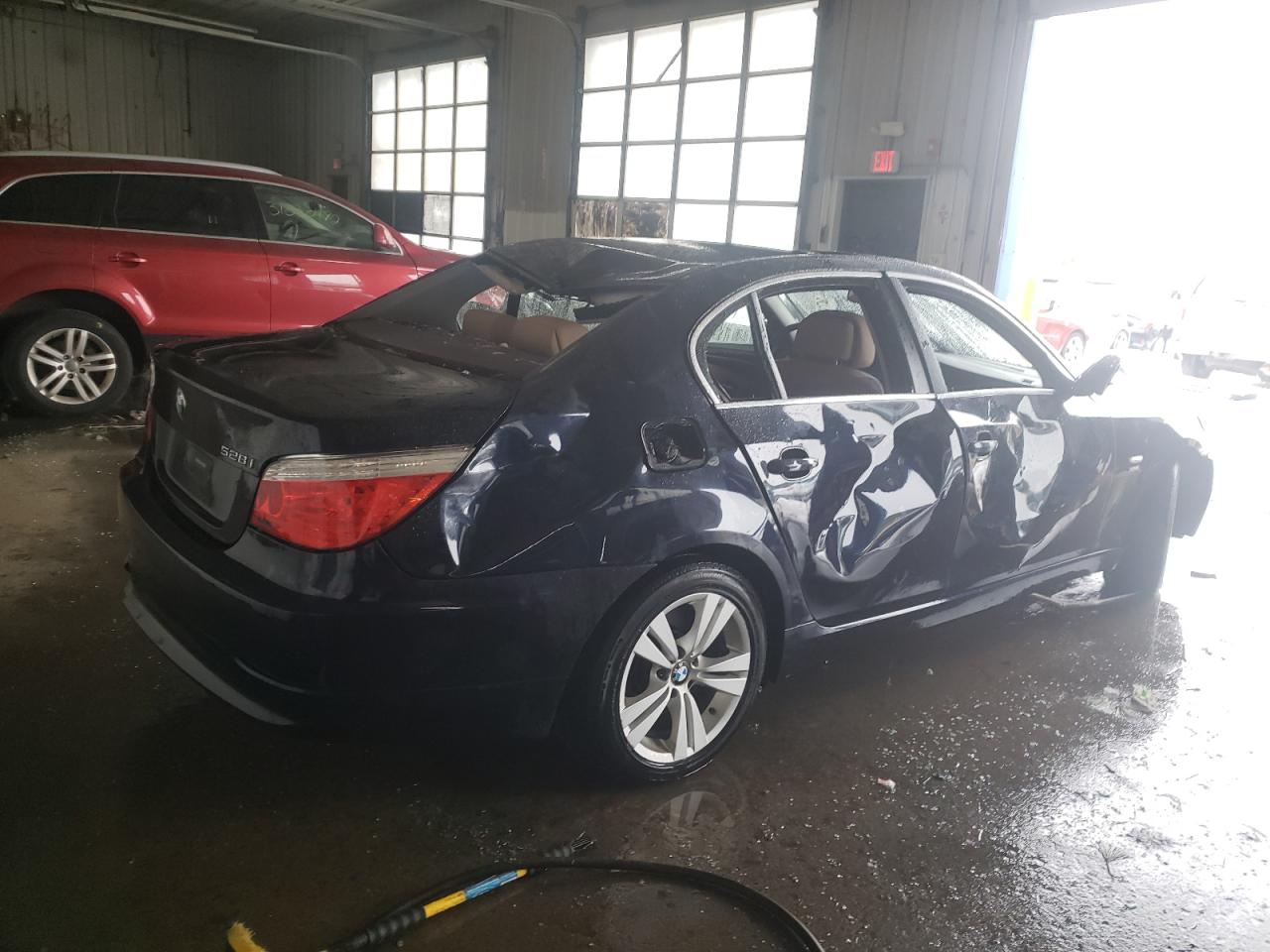 Photo 4 from auction – 2010 BMW 528 XI with VIN WBANV1C50AC443007