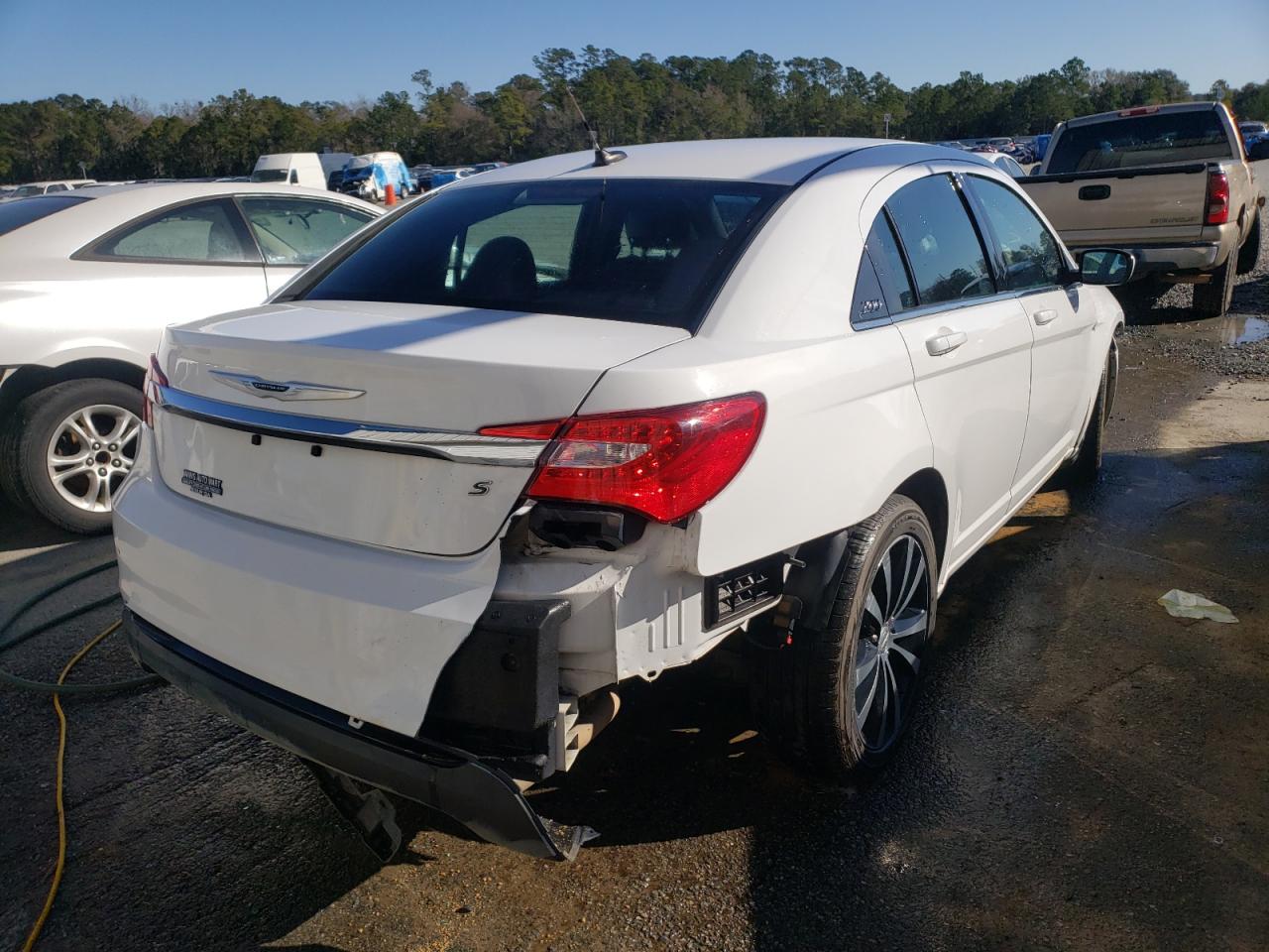 Photo 4 from auction – 2013 CHRYSLER 200 TOURIN with VIN 1C3CCBBB1DN627754