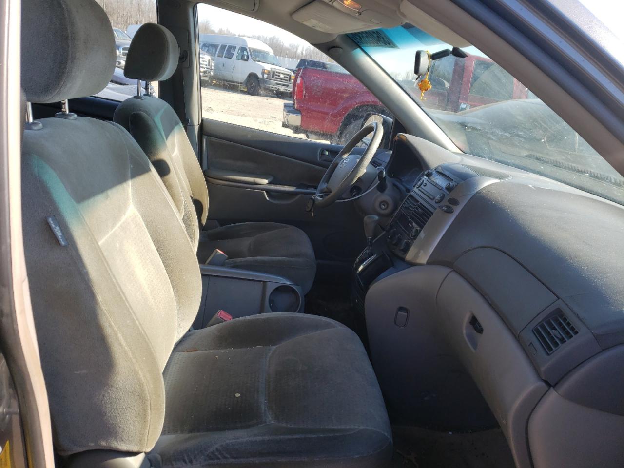 Photo 5 from auction – 2006 TOYOTA SIENNA CE with VIN 5TDZA23C56S433289