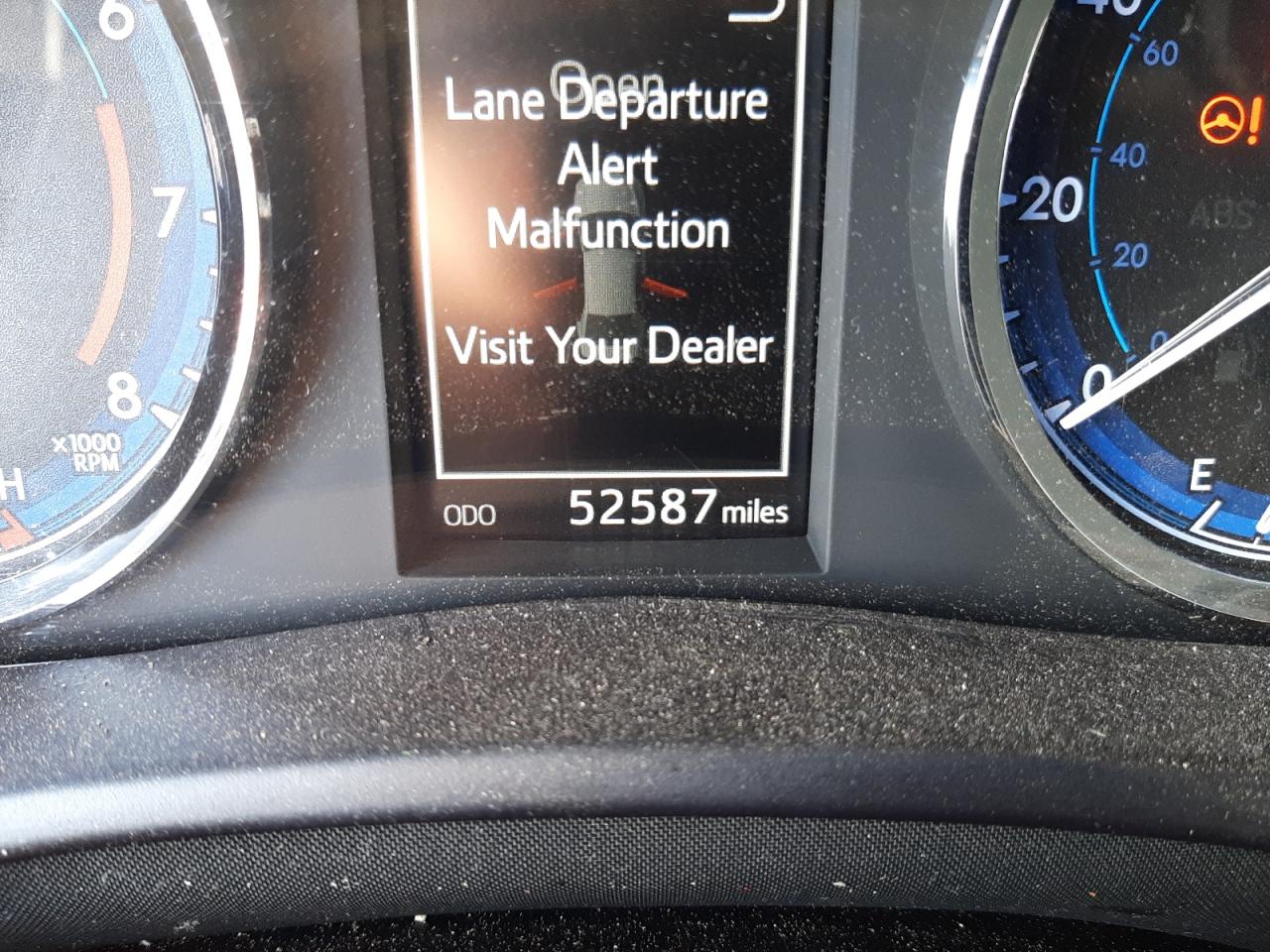 Photo 8 from auction – 2019 TOYOTA COROLLA L with VIN 5YFBURHE0KP856327