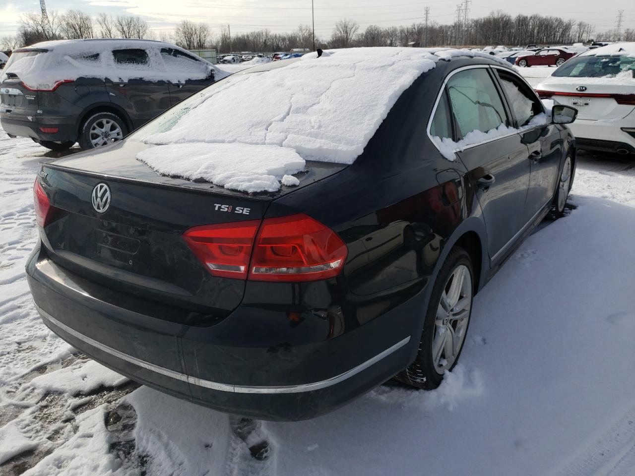 Photo 4 from auction – 2015 VOLKSWAGEN PASSAT SE with VIN 1VWBS7A30FC069506