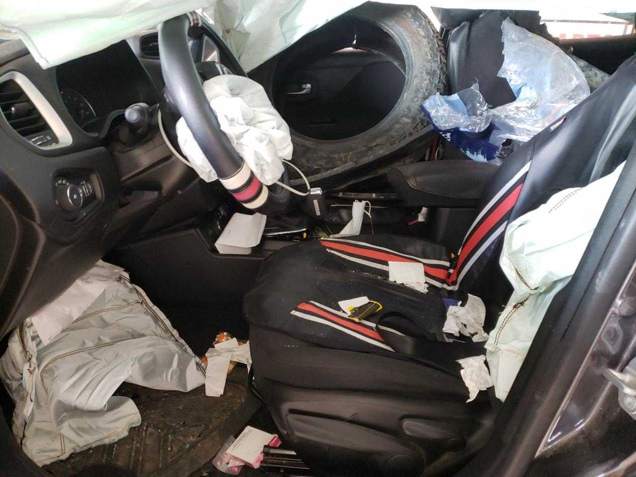 Photo 5 from auction – 2019 JEEP RENEGADE L with VIN ZACNJBBB4KPJ76136
