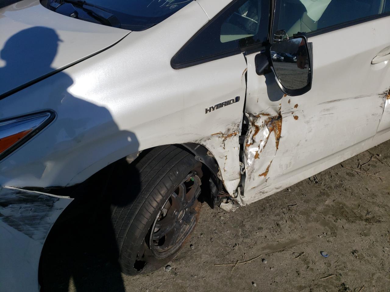 Photo 9 from auction – 2014 TOYOTA PRIUS with VIN JTDKN3DU5E1777350